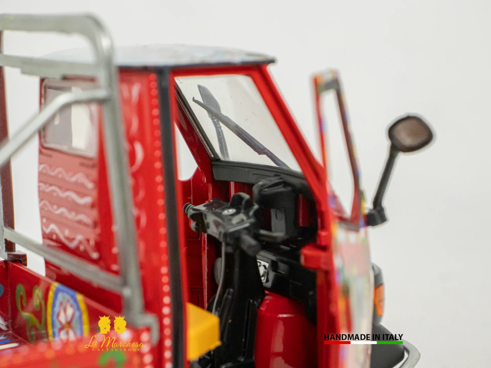 Modellino Bburago Piaggio Ape d'epoca Caltagirone Sicily decorata stile Carretto Siciliano