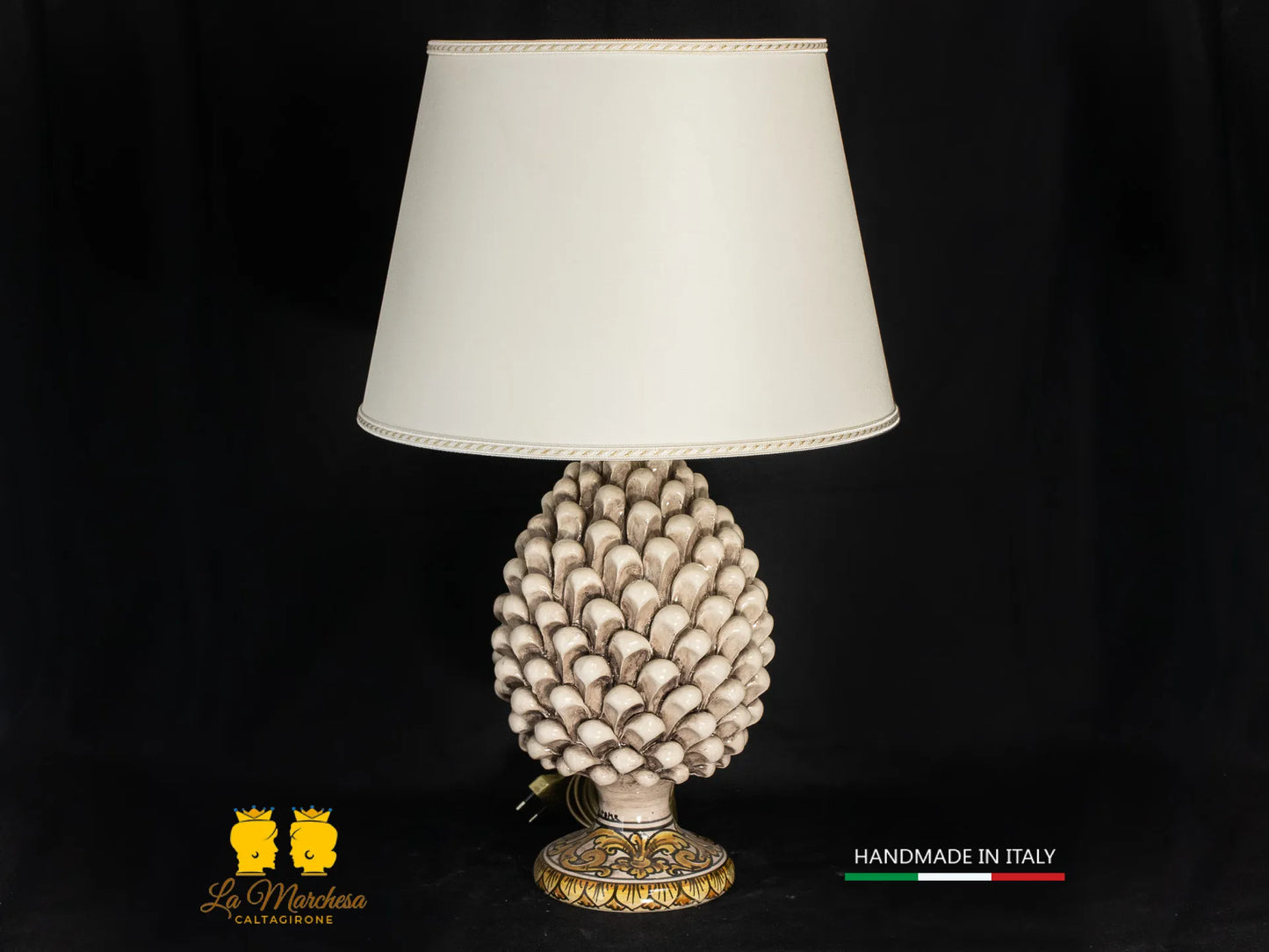 Lampada Pigna Siciliana Ceramica di Caltagirone base decorata 25cm.